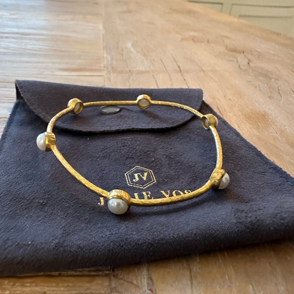 Julie Vos Milano pearl bangle